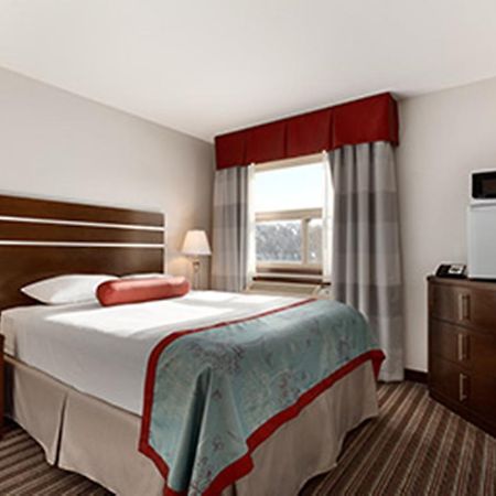 Super 8 By Wyndham Saskatoon Near Downtown Hotel Ngoại thất bức ảnh