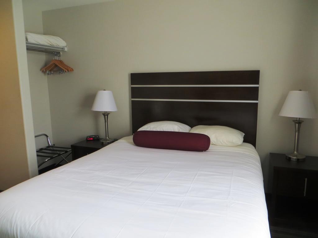 Super 8 By Wyndham Saskatoon Near Downtown Hotel Ngoại thất bức ảnh