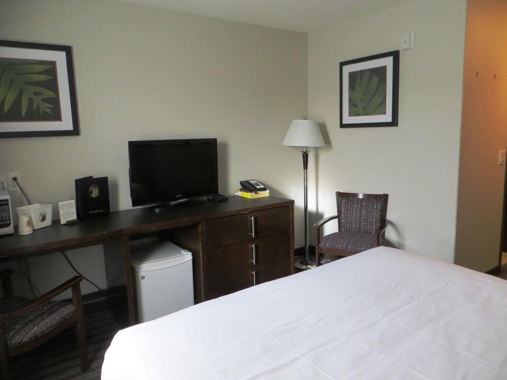 Super 8 By Wyndham Saskatoon Near Downtown Hotel Ngoại thất bức ảnh