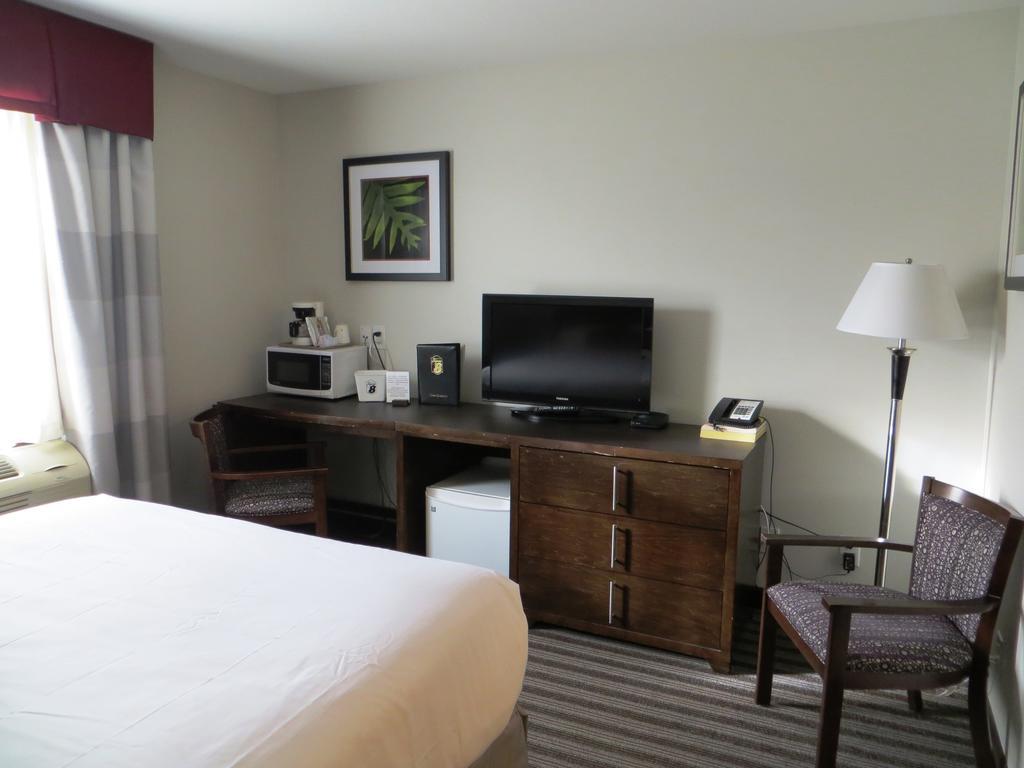 Super 8 By Wyndham Saskatoon Near Downtown Hotel Ngoại thất bức ảnh