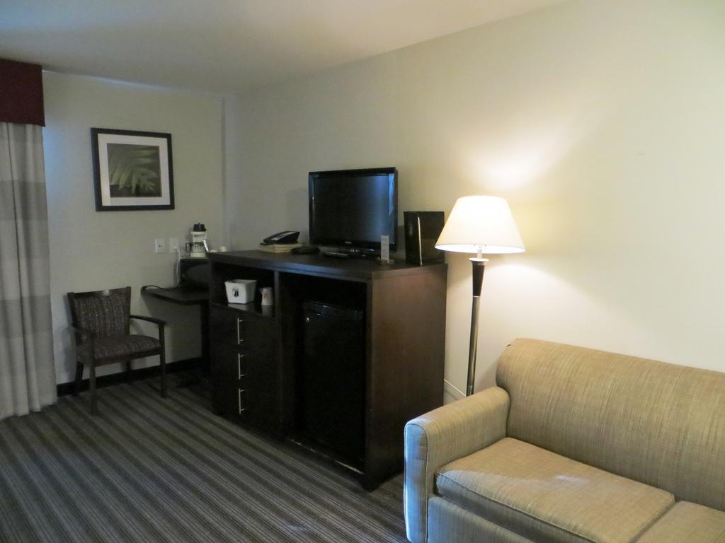 Super 8 By Wyndham Saskatoon Near Downtown Hotel Ngoại thất bức ảnh