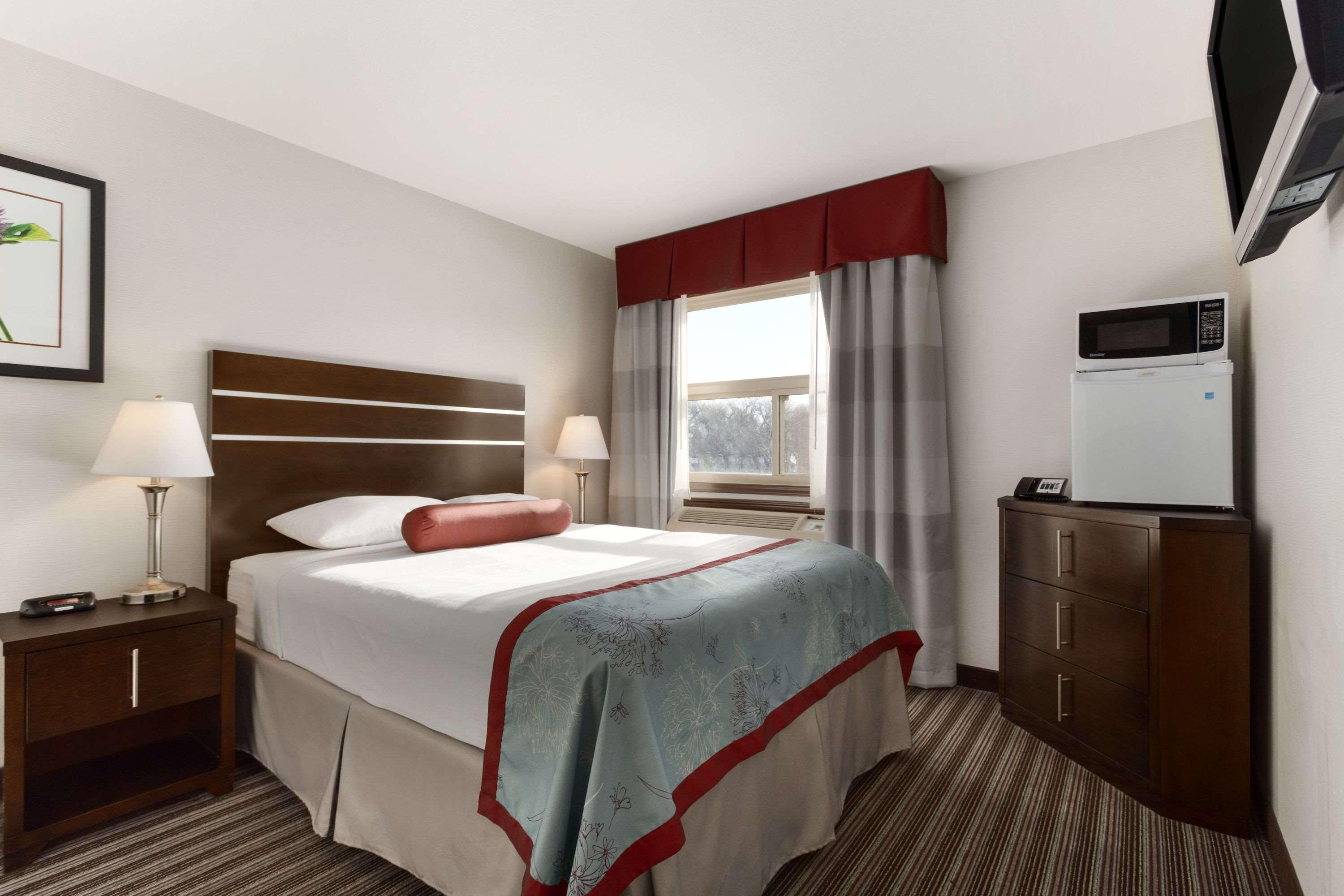 Super 8 By Wyndham Saskatoon Near Downtown Hotel Ngoại thất bức ảnh