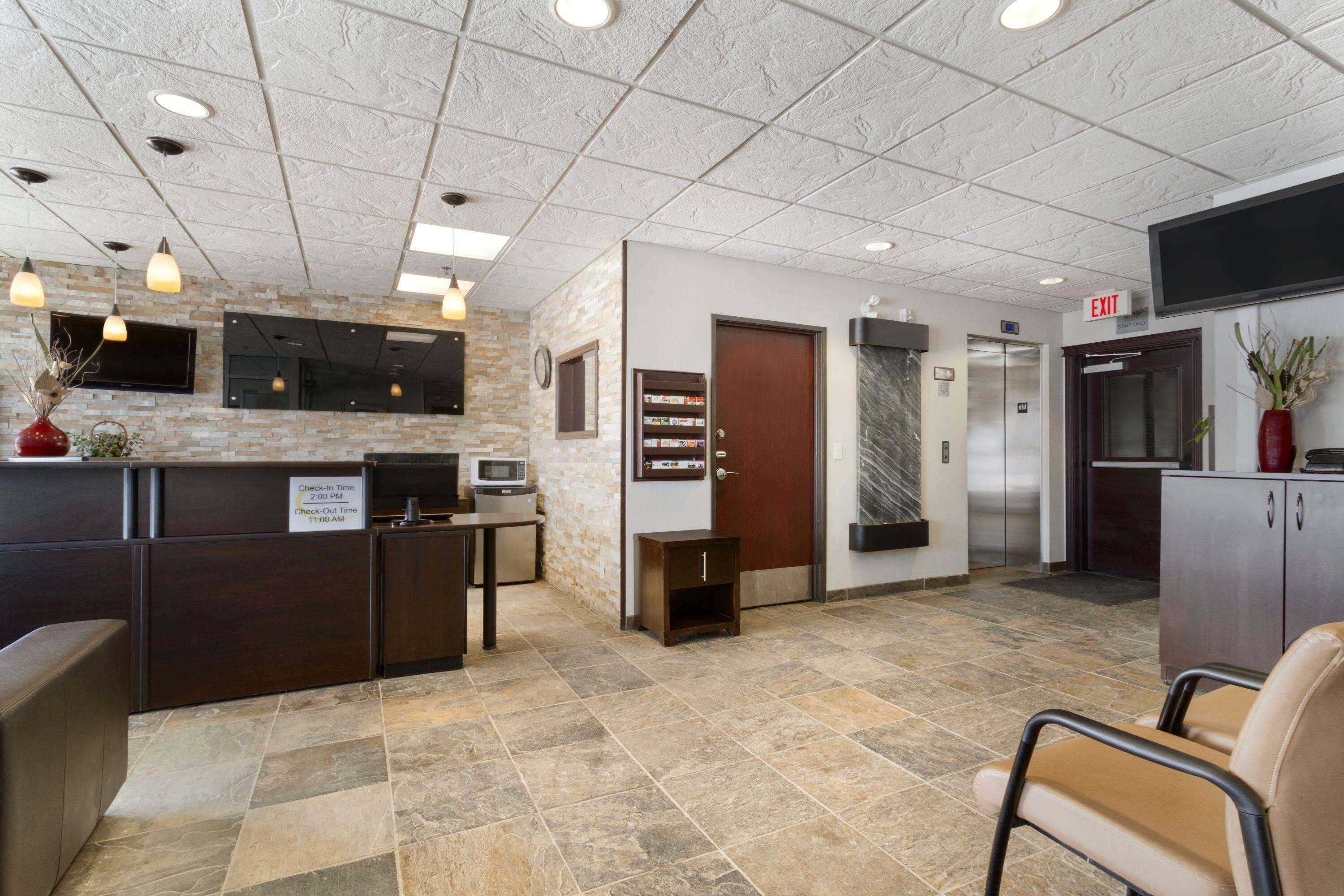 Super 8 By Wyndham Saskatoon Near Downtown Hotel Ngoại thất bức ảnh