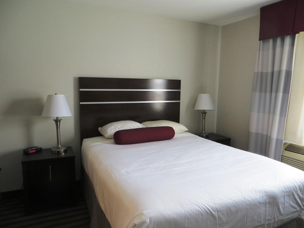 Super 8 By Wyndham Saskatoon Near Downtown Hotel Ngoại thất bức ảnh