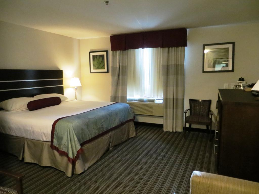 Super 8 By Wyndham Saskatoon Near Downtown Hotel Ngoại thất bức ảnh