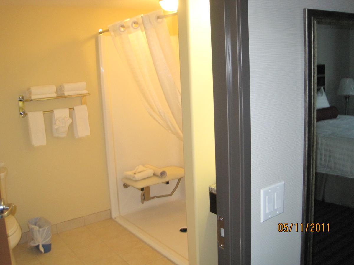 Super 8 By Wyndham Saskatoon Near Downtown Hotel Ngoại thất bức ảnh