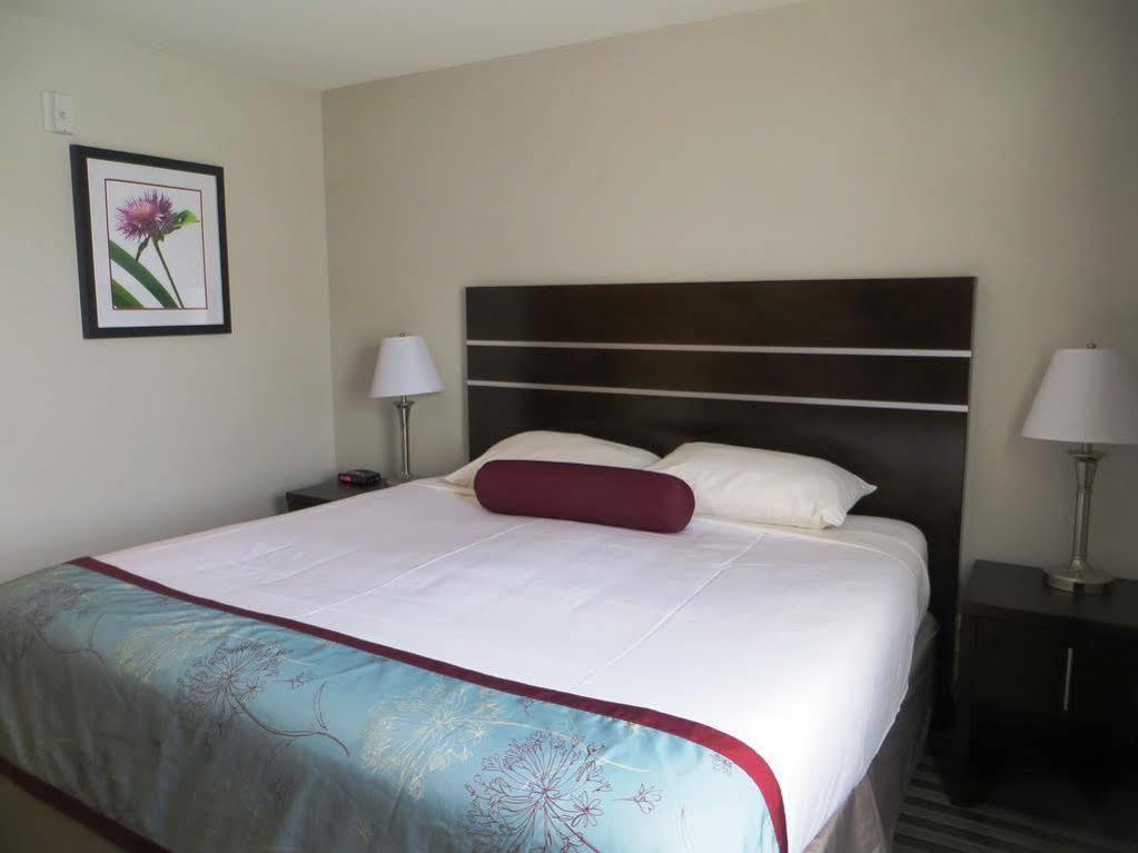 Super 8 By Wyndham Saskatoon Near Downtown Hotel Ngoại thất bức ảnh